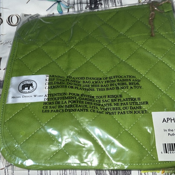 Michele Green and Red APRON - Picture 3 of 6